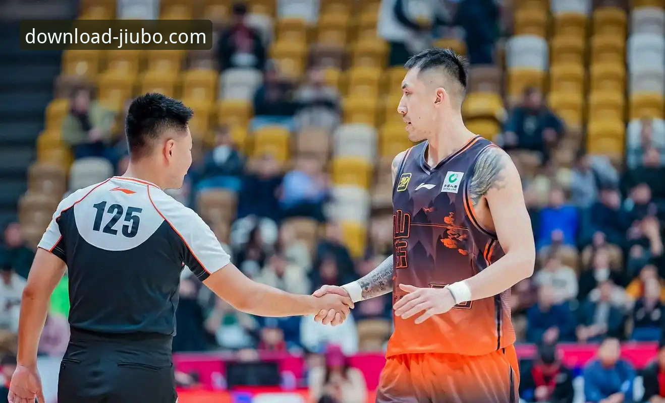 连胜的团队协作vs连败的单打独斗：CBA榜首之争的深层解读